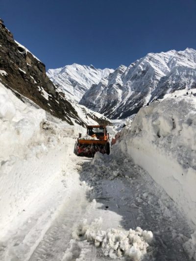 स्पीति को लाहौल से जोड़ने में जुटी बीआरओ की टीम